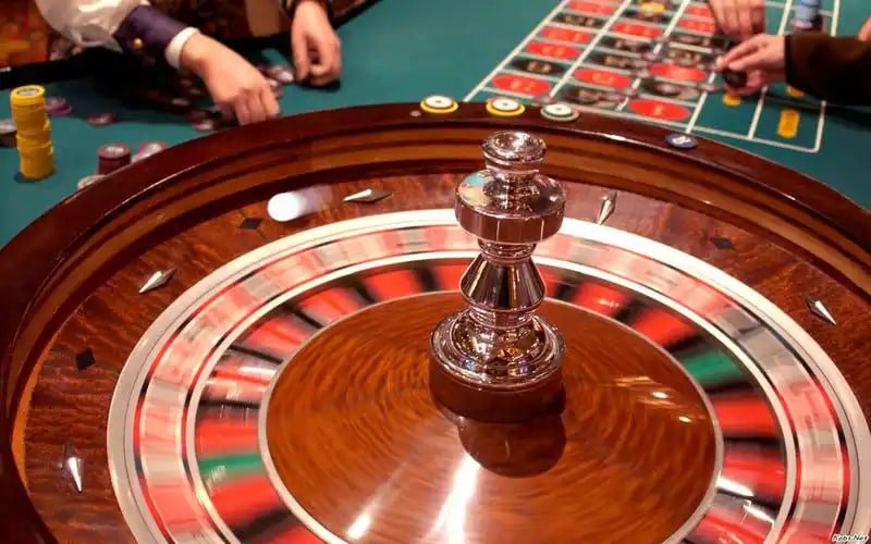 Philippines player browsing 27 ph casino games on a mobile phone
